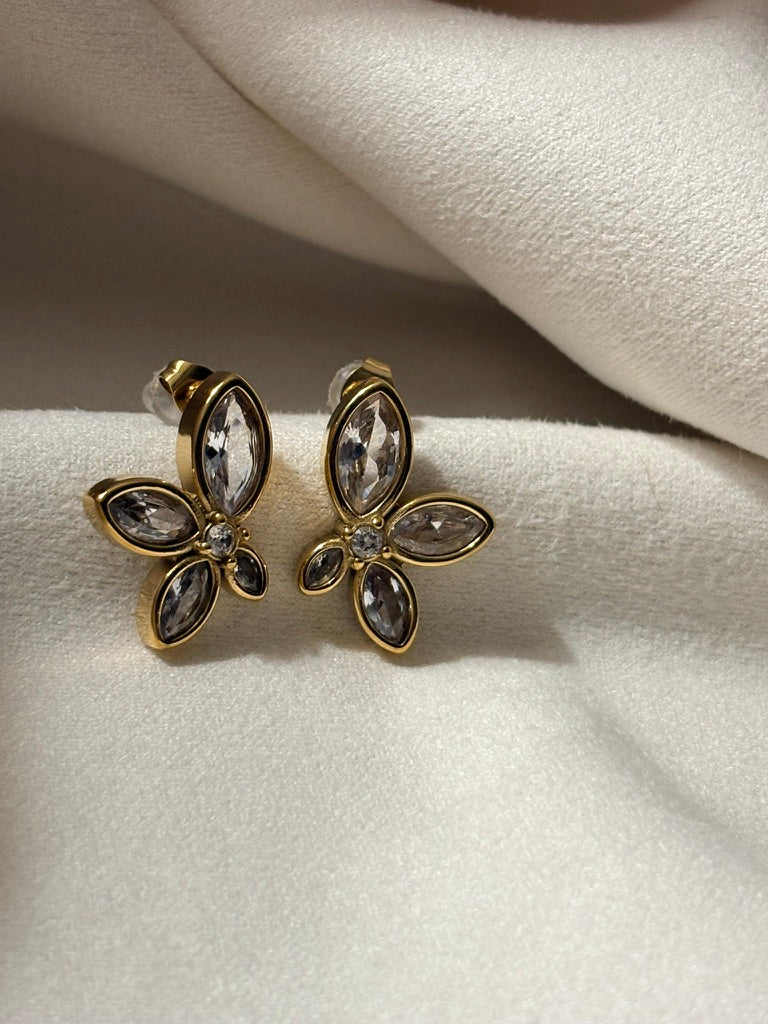 Petal earrings in 18kt gold.