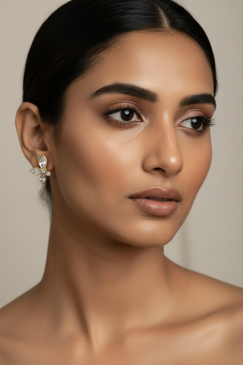 Petal earrings in 18kt gold.