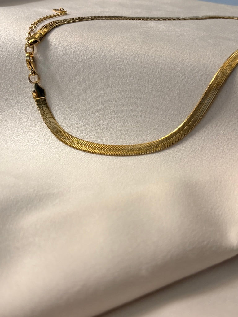 Nyra Emerald Snake Chain Necklace