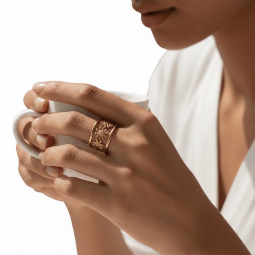 18kt gold pvd plated floral ring by NIYANSA.