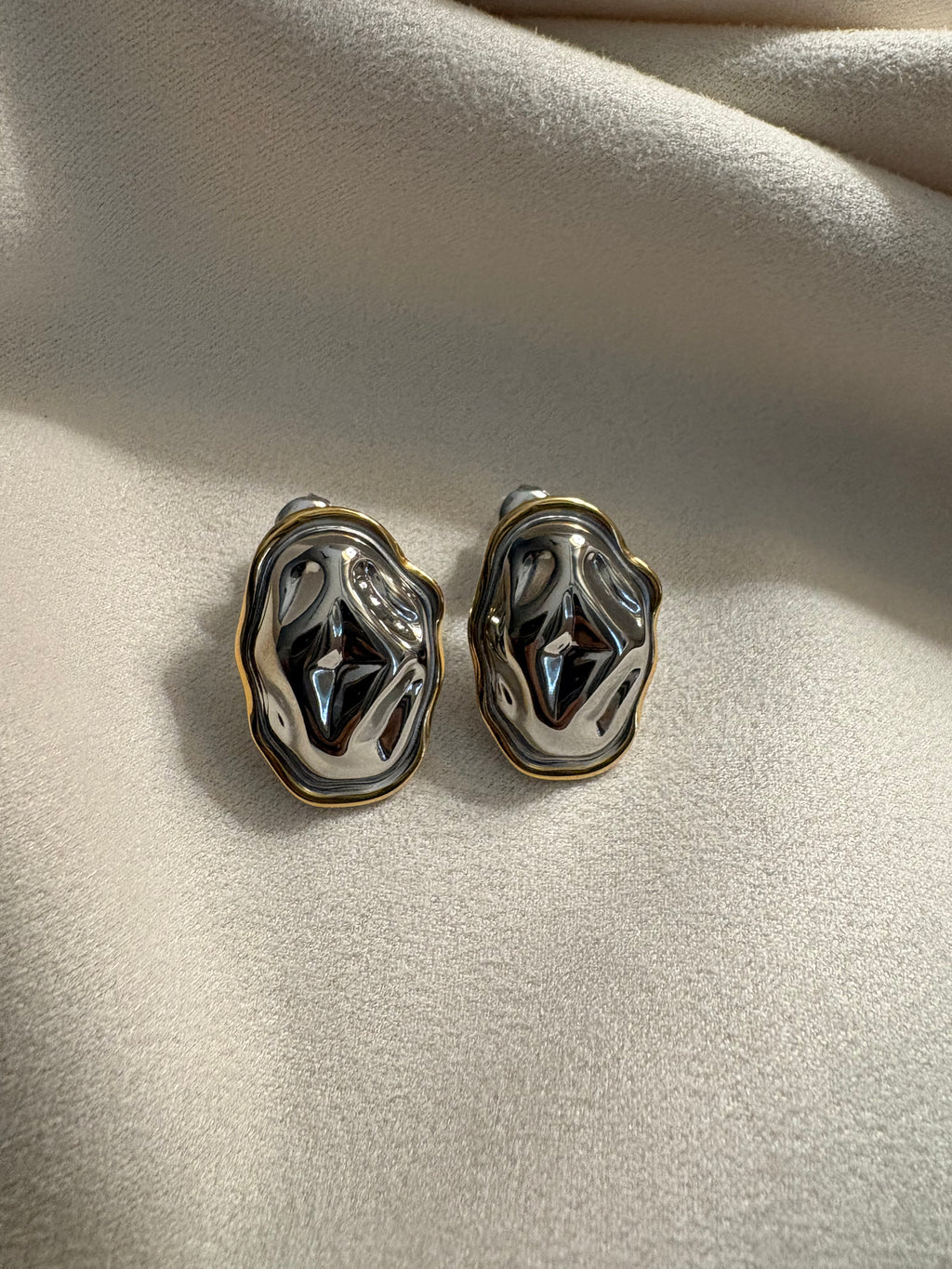 NIYANSA Molten Stud Earrings