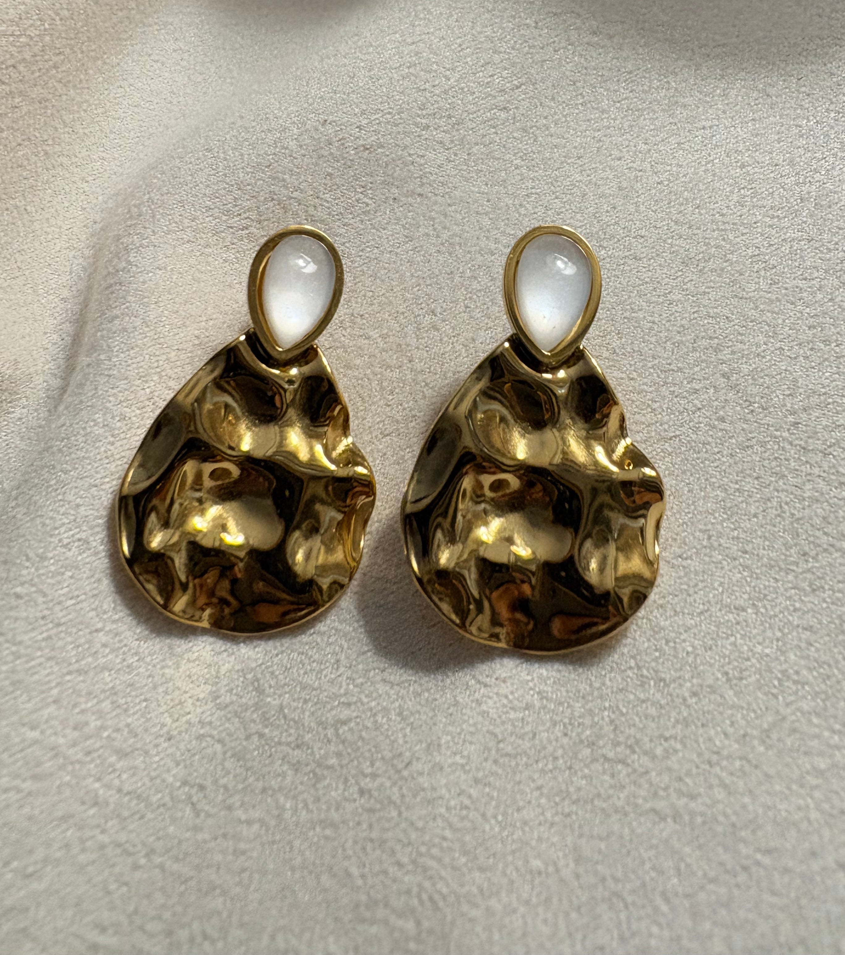 NIYANSA Sculpted Moonstone Drop Earrings