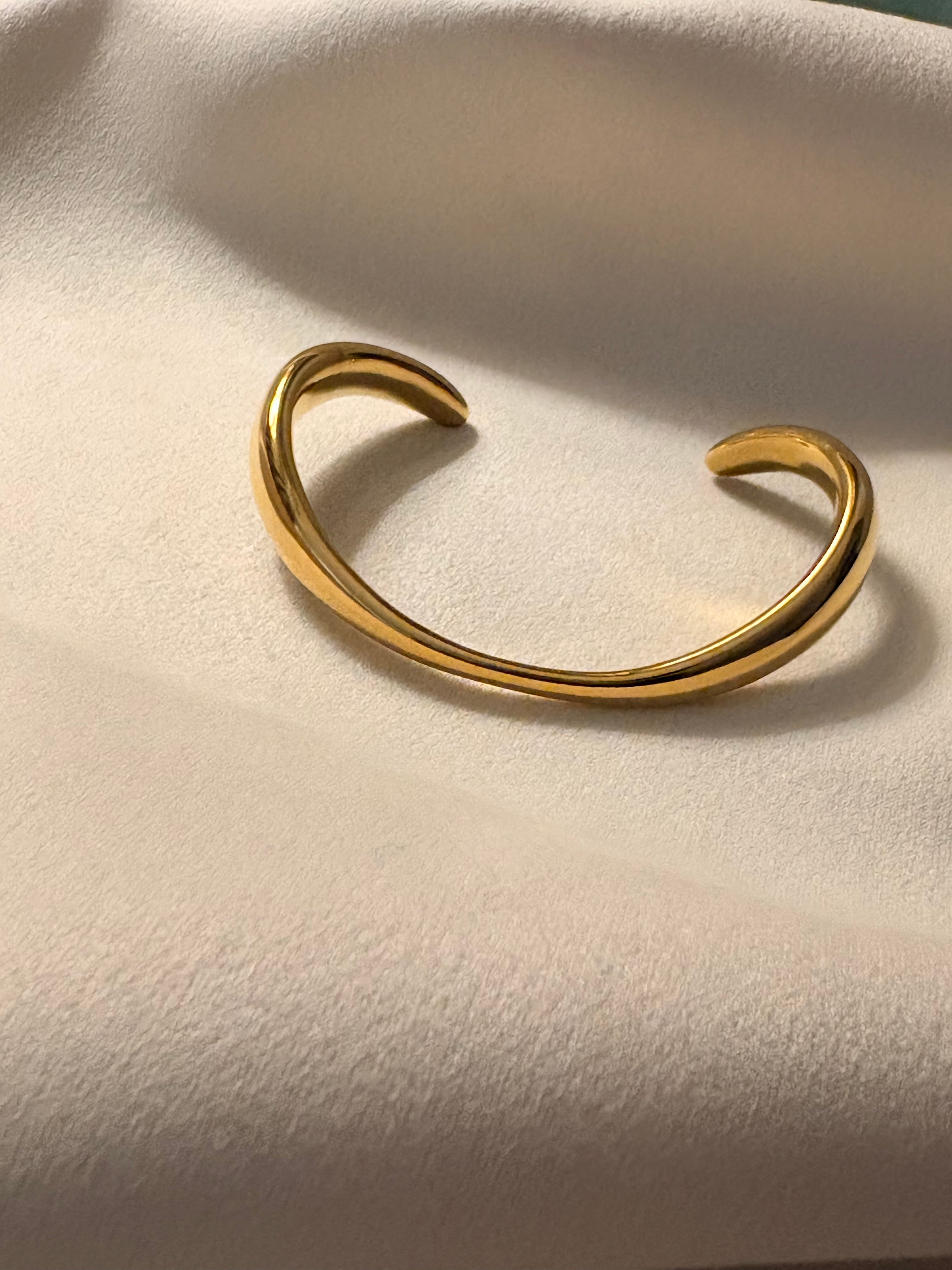 Aure Curve Open Cuff Bracelet