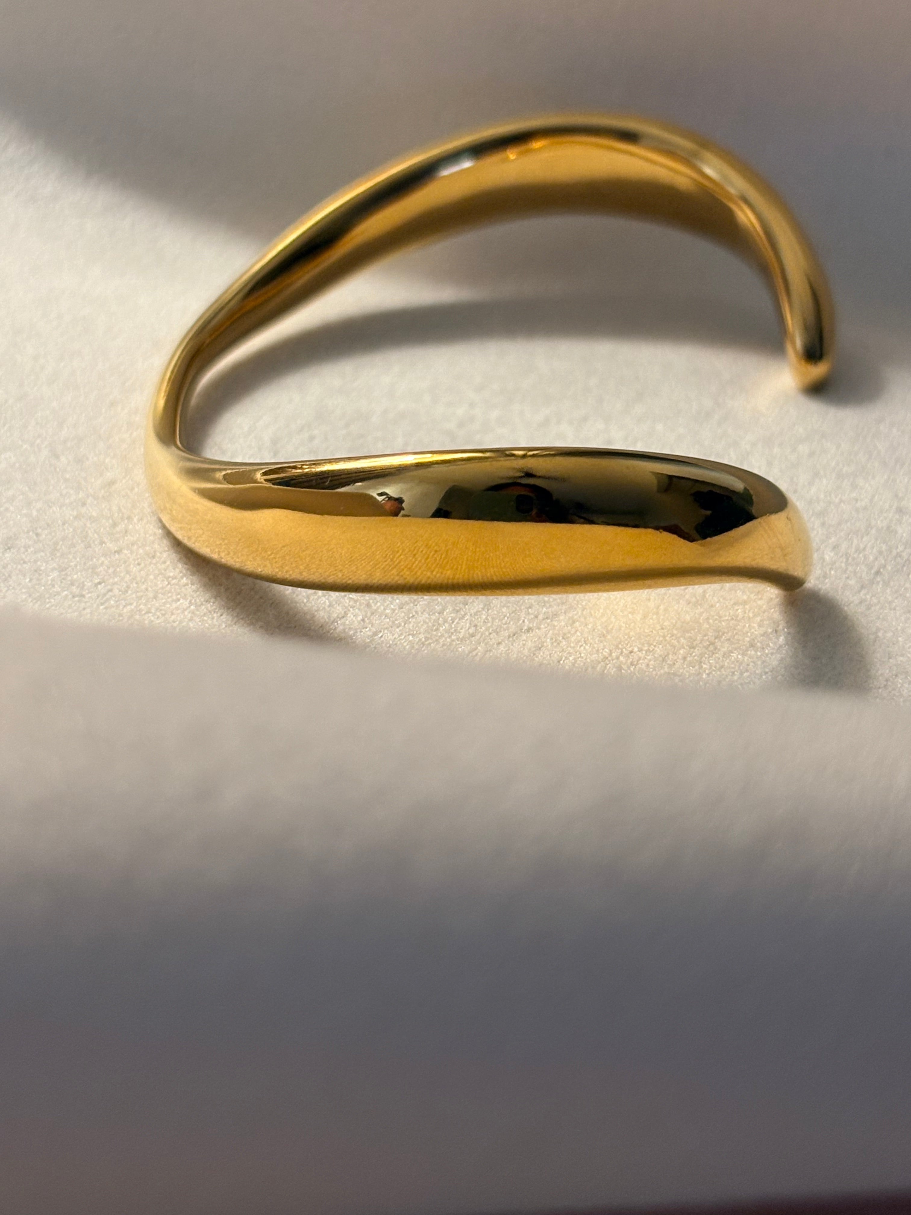 Aure Curve Open Cuff Bracelet