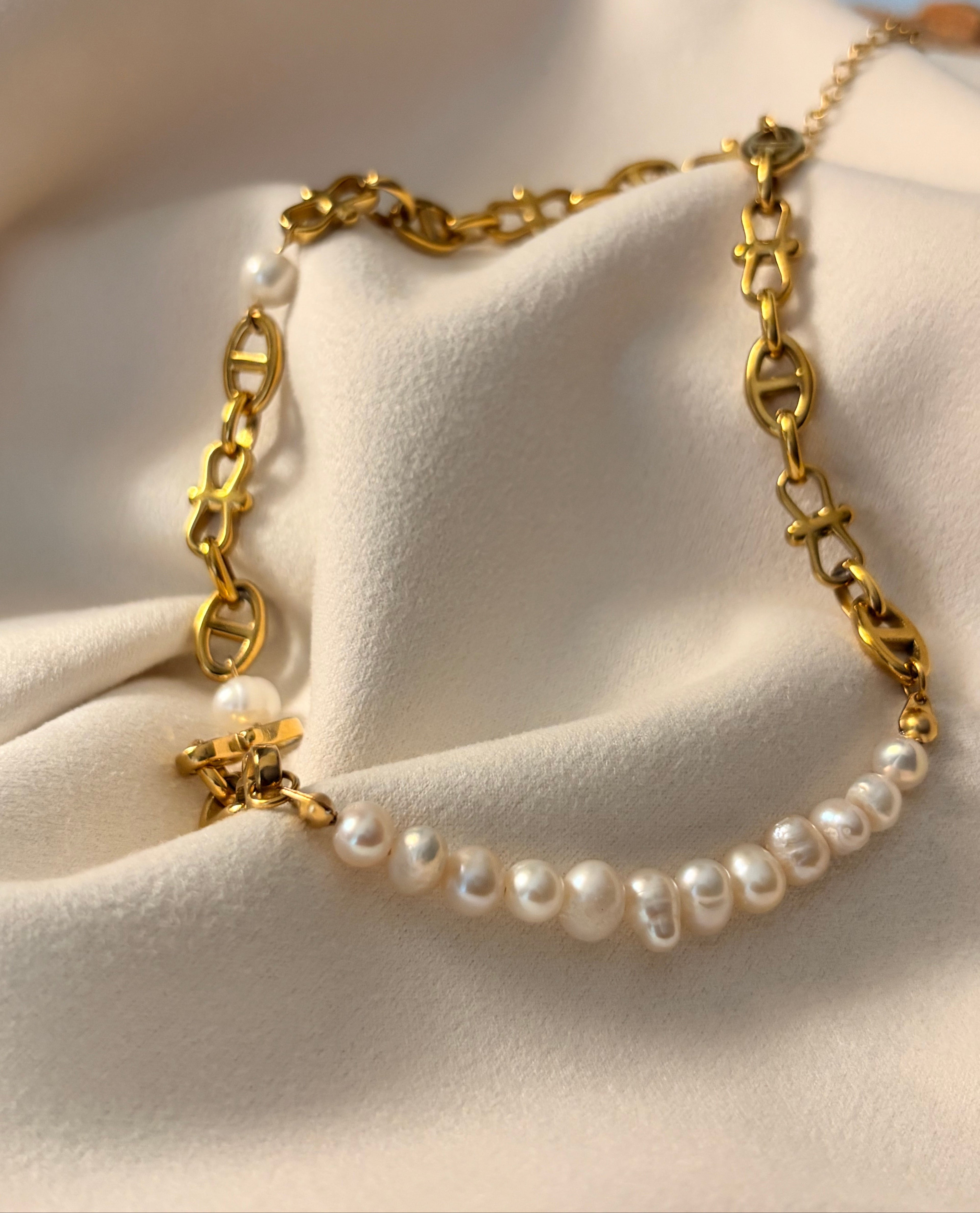 Elara Pearl Link Necklace