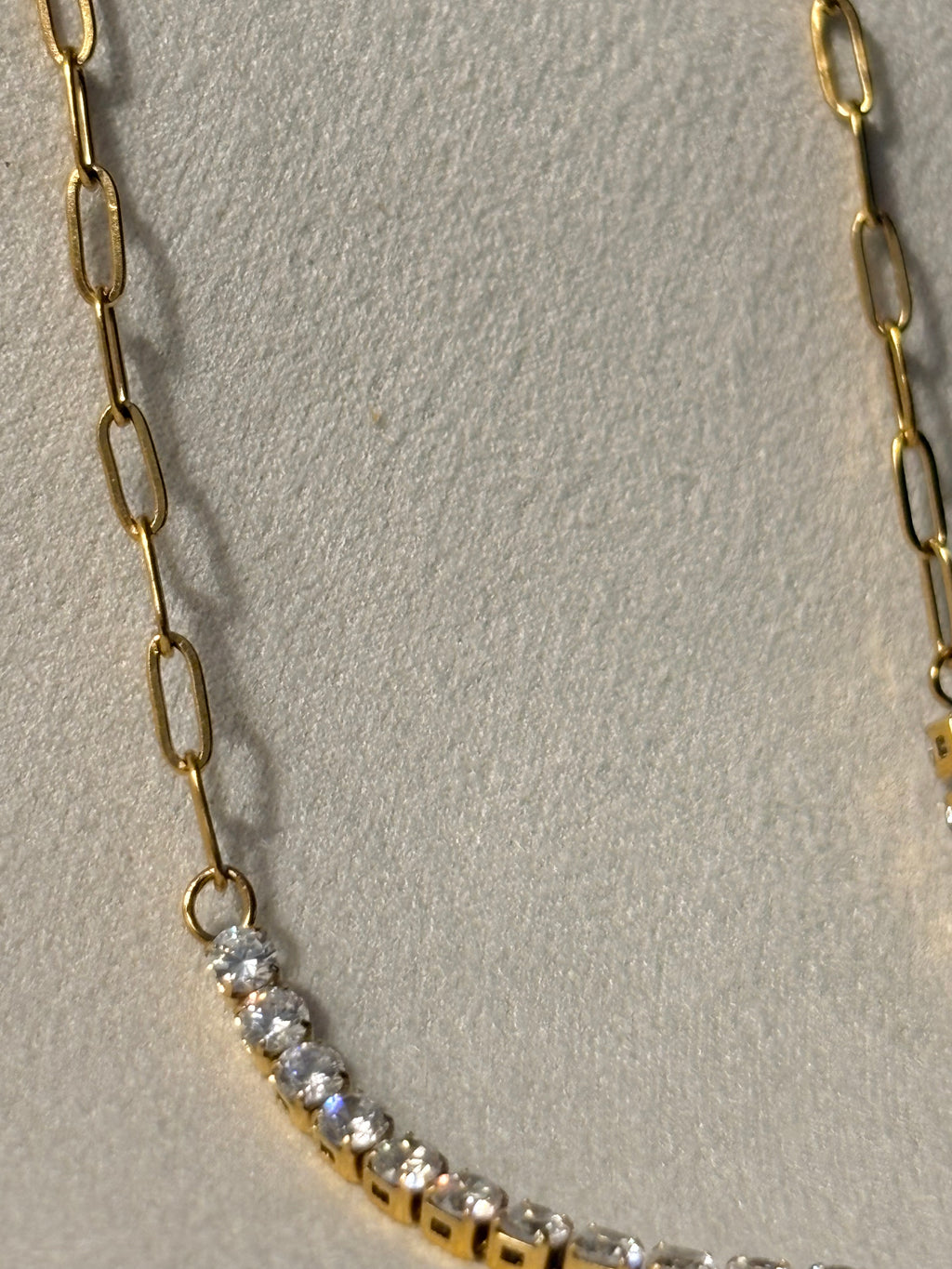 Tennis necklace with AAA cubic zirconia stones in 18KT PVD gold-plated stainless steel by NIYANSA.