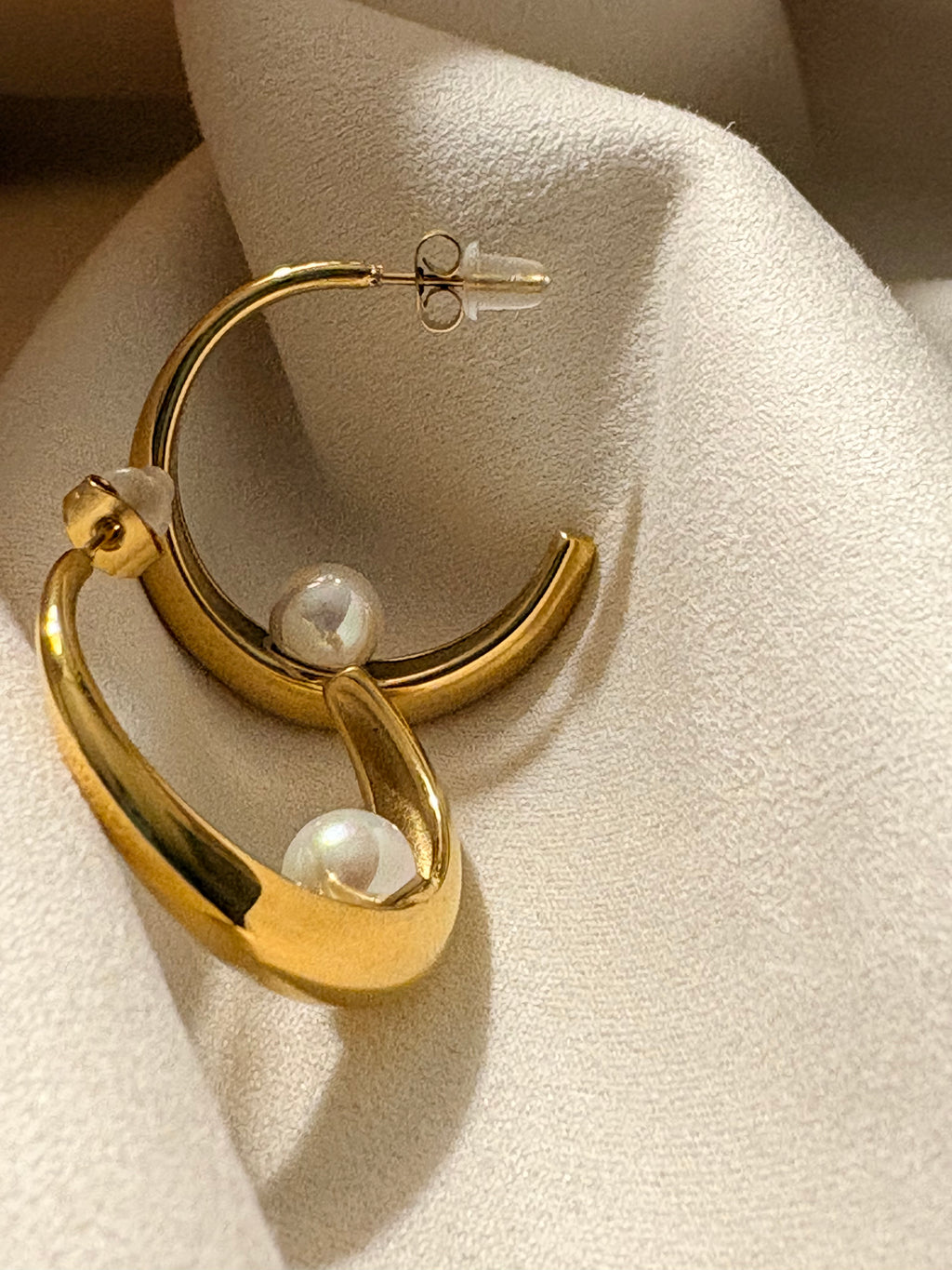 NIYANSA Pearl Hoop Earrings